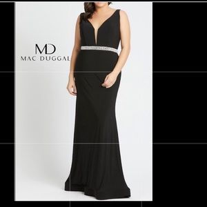 Fabulous Mac Duggal Black & Silver Evening Gown